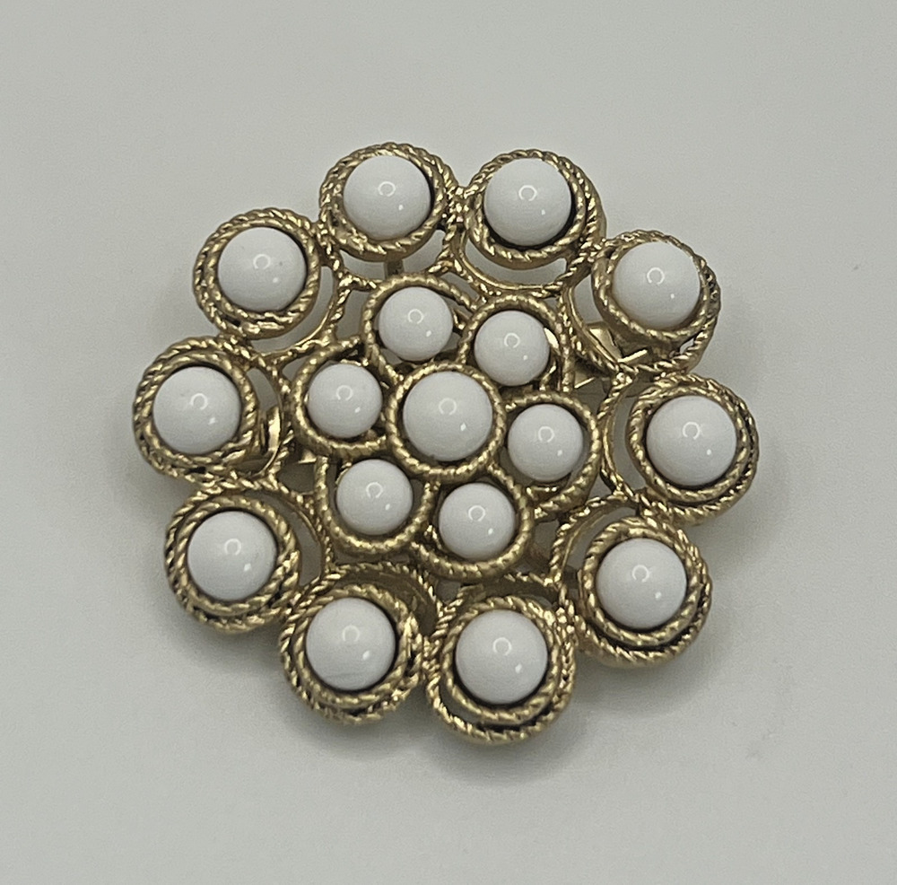 Stella & Dot Twisted Gold Tone Rope w White Bead Centers Large Costume Brooch